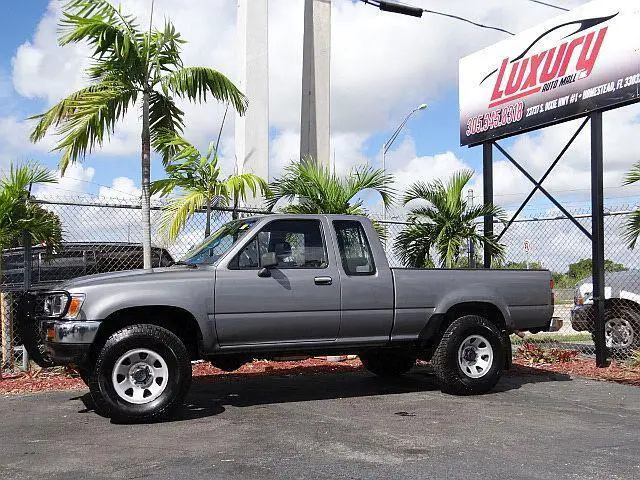 1993 Toyota 4WD Pickups Toyota Pickup 4x4 4WD DLX Tacoma V6 Low Miles