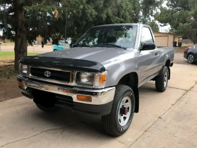 1993 Toyota Pickup 1/2 TON SHORT WHEELBASE DX