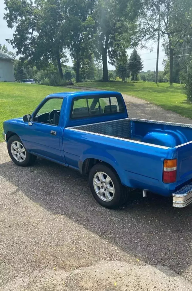 1993 Toyota Pickup 1/2 TON SHORT WHEELBASE