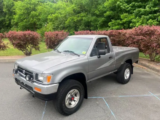 1993 Toyota Pickup 1/2 TON SHORT WHEELBASE DX