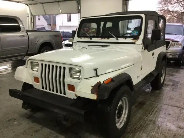 1993 Jeep Wrangler Sport - Clean Carfax - RUST , RUST , RUST