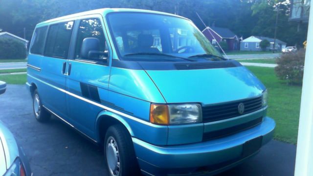 1993 Volkswagen EuroVan GL Standard Passenger Van 3-Door