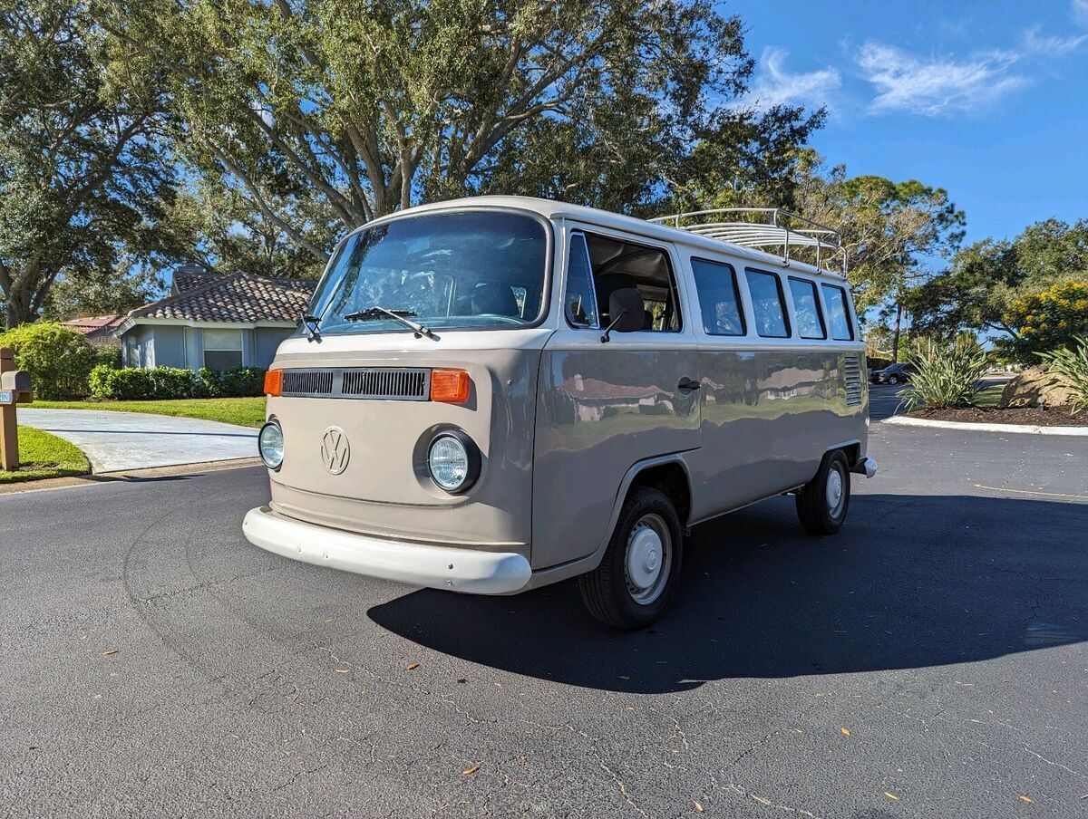 1993 Volkswagen Type 2 14 Window Clipper Kombi