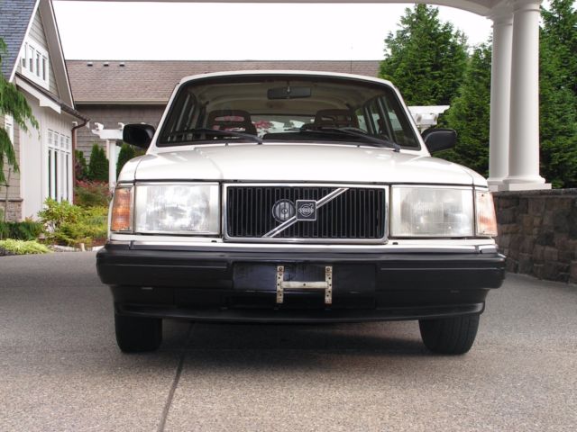 1993 Volvo 245 Tan