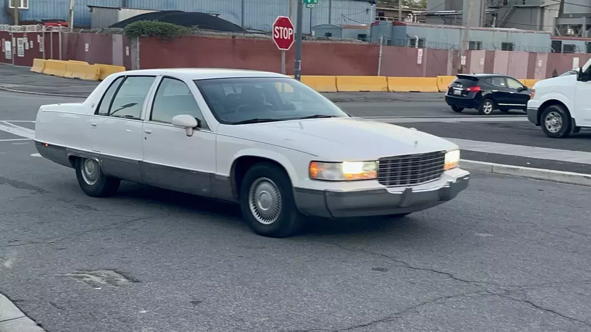 1994 Cadillac Fleetwood BASE