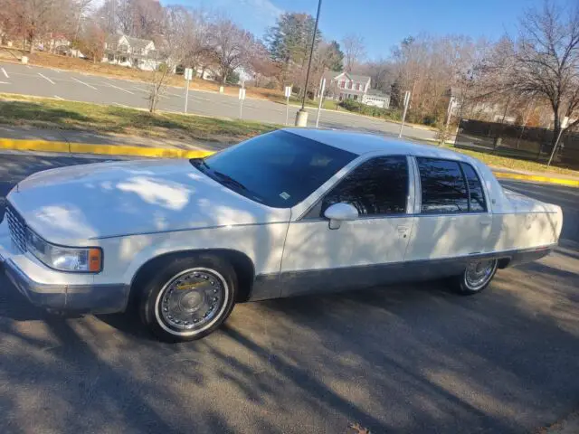 1994 Cadillac Fleetwood BASE