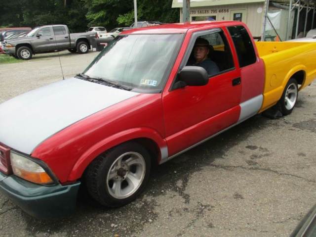 1994 Chevrolet S-10 LS Extended Cab Pickup 2-Door