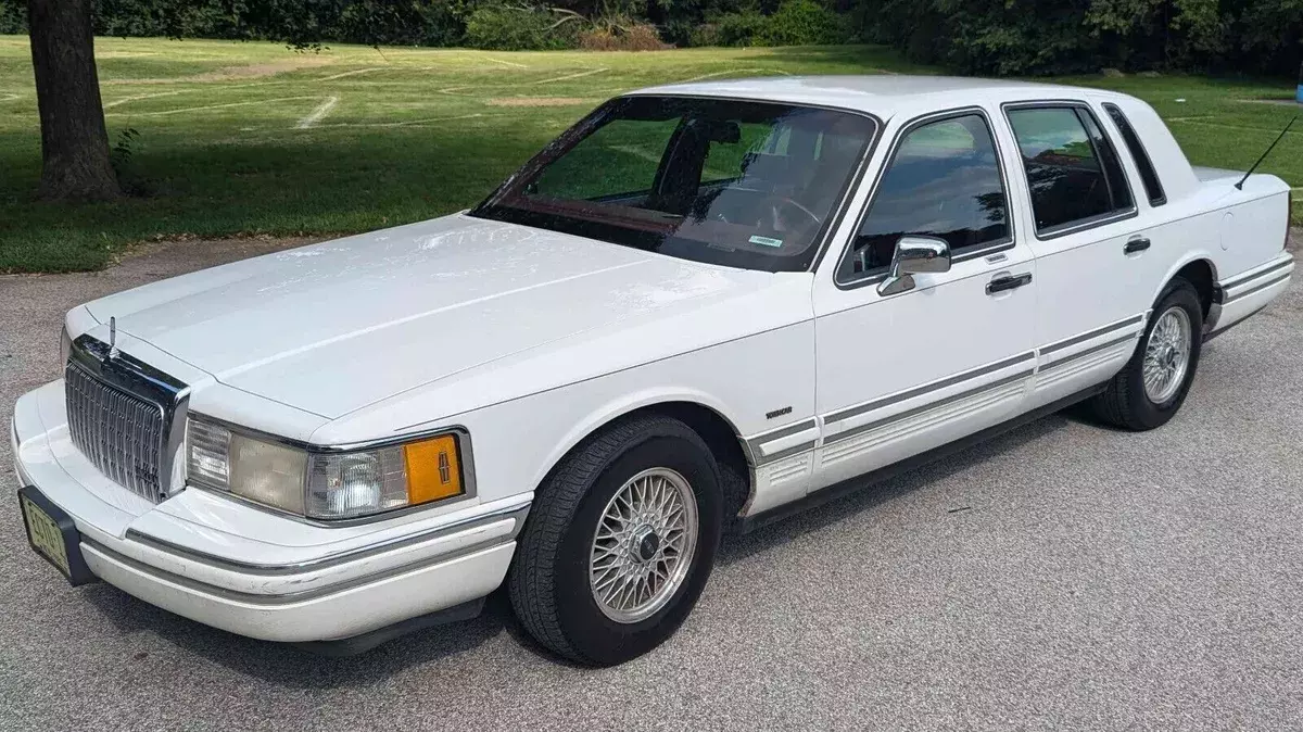 1994 Lincoln Town Car EXECUTIVE