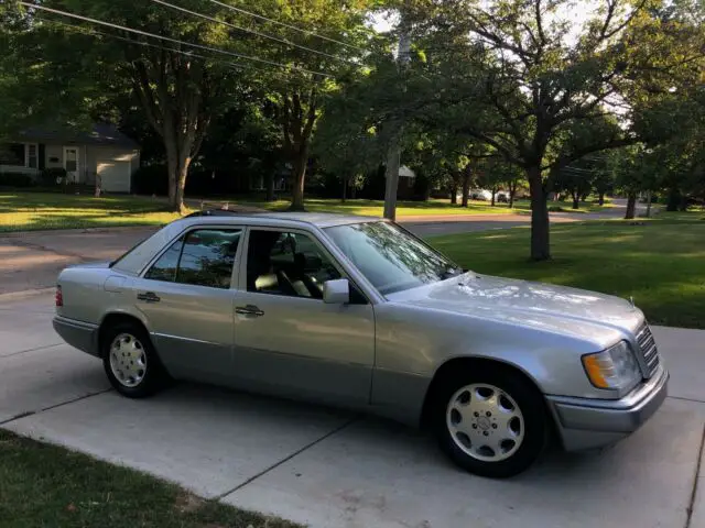 1994 Mercedes-Benz 300-Series E320