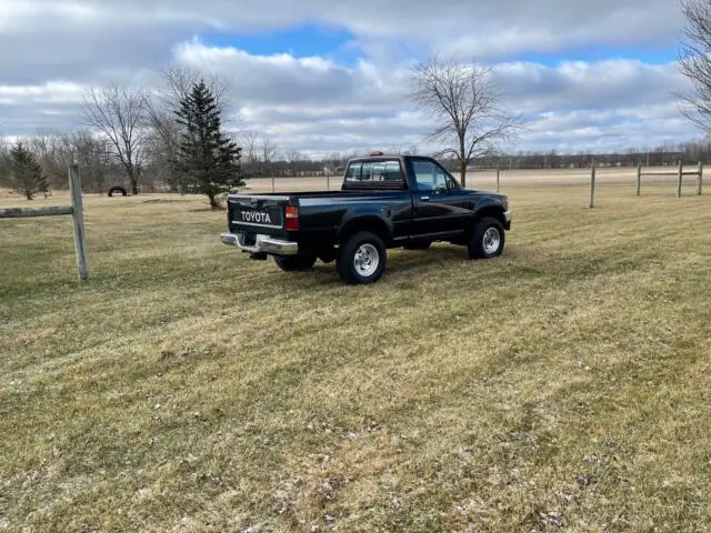 1994 Toyota Pickup 1/2 TON SHORT WHEELBASE DX