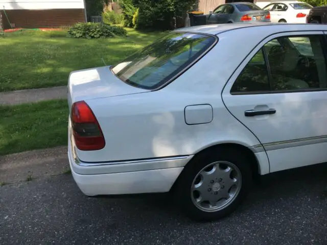 1994 Mercedes-Benz 200-Series