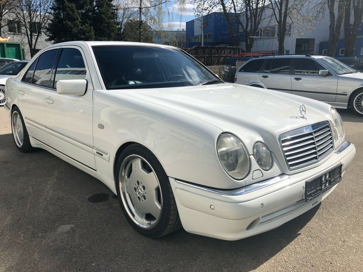 1900 Mercedes-Benz E-Class