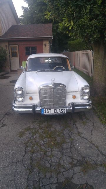 1965 Mercedes-Benz 200-Series 220S