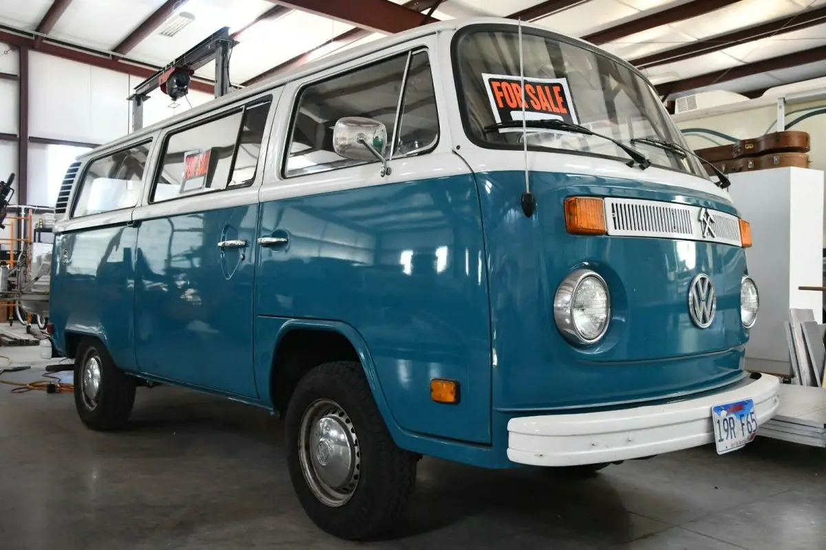 1978 Volkswagen Bus/Vanagon Miami Blue/White