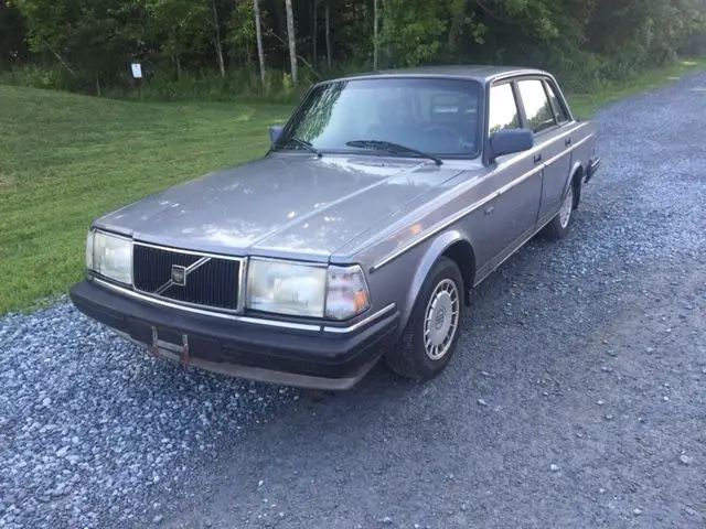 1990 Volvo 240 4dr Sedan DL