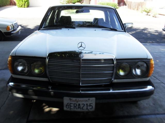 1980 Mercedes-Benz 200-Series