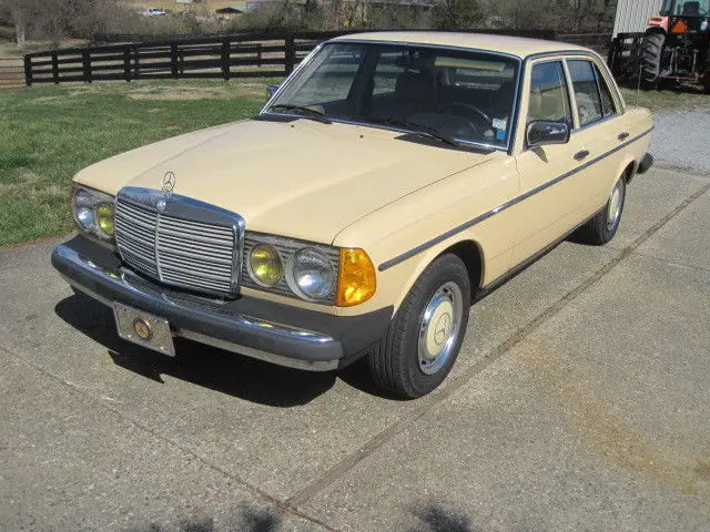 1982 Mercedes-Benz 200-Series