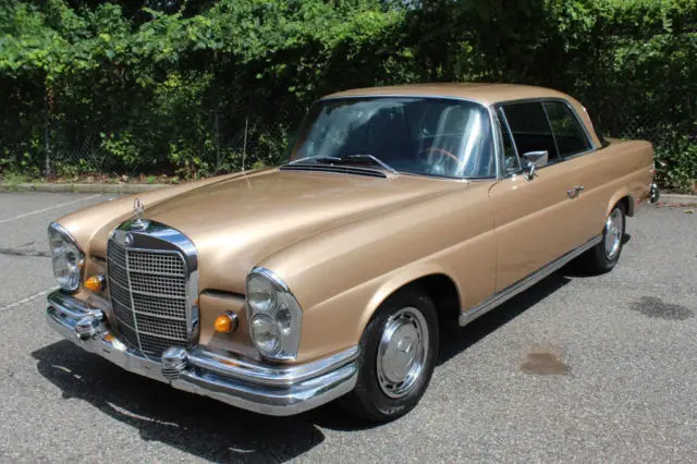 1968 Mercedes-Benz 200-Series --