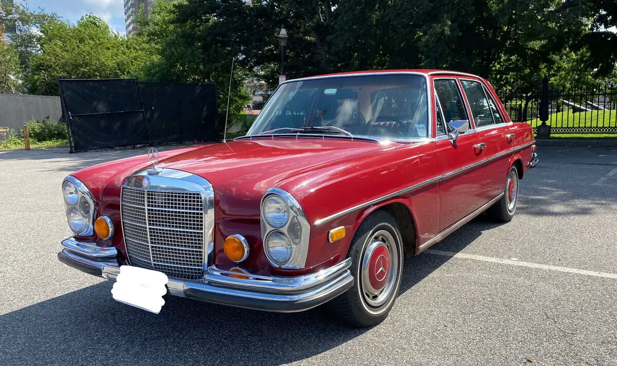 1971 Mercedes-Benz 200-Series