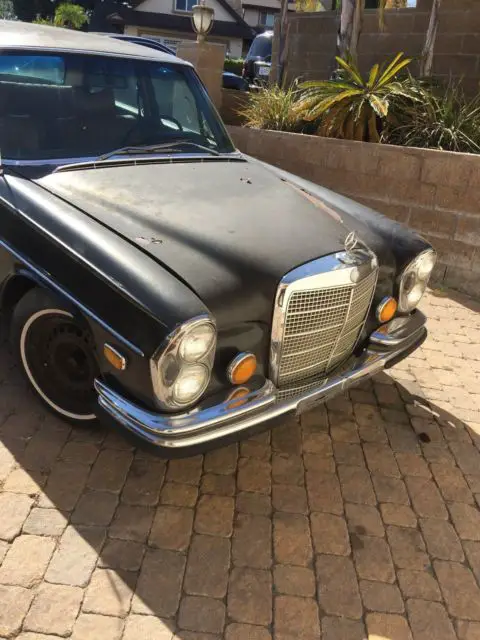 1972 Mercedes-Benz 200-Series