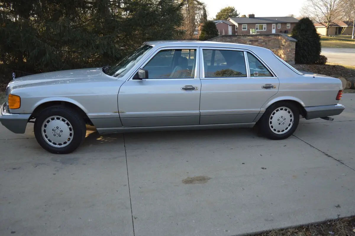 1988 Mercedes-Benz 300-Series