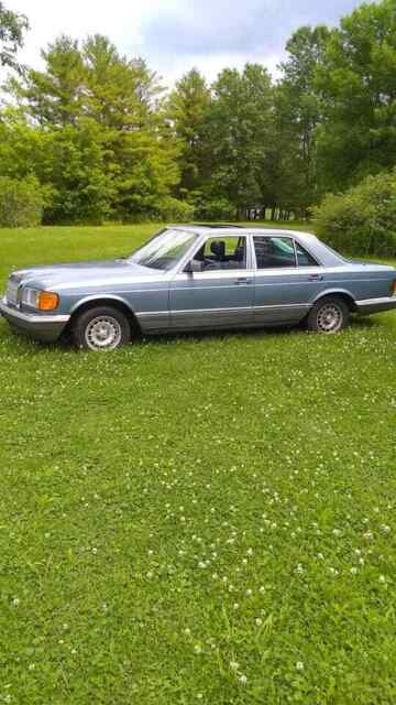 1985 Mercedes-Benz 300-Series 4 door