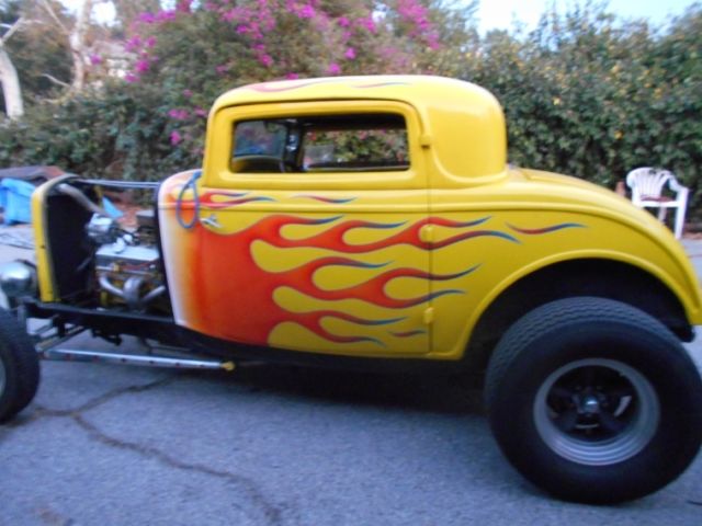1932 Ford DELUXE 3 WINDOW COUPE HOT ROD