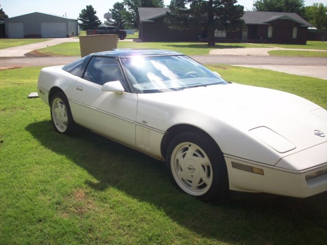1988 Chevrolet Corvette WHITE