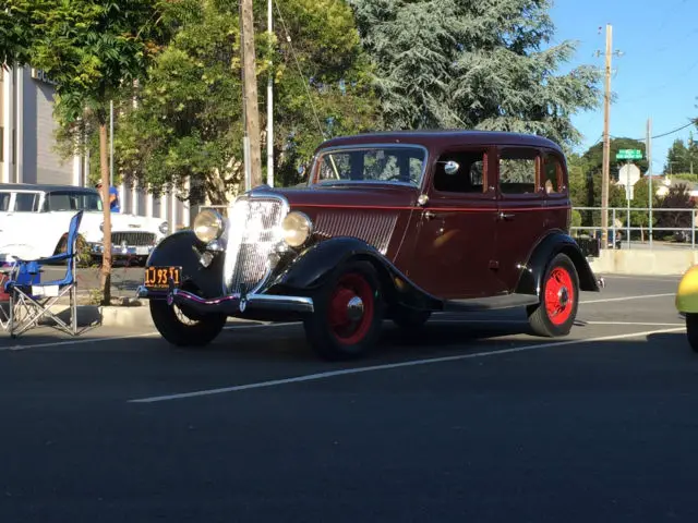 1934 Ford deluxe