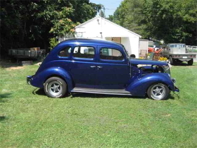 1937 Ford 4 Door Sedan