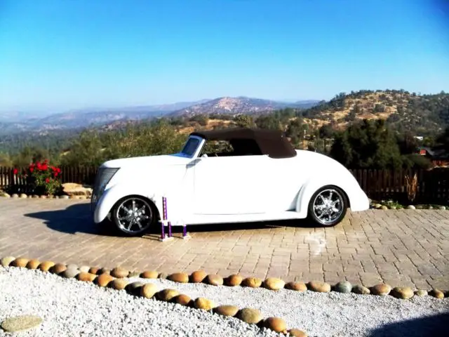 1937 Ford Club Cabriolet Roadster