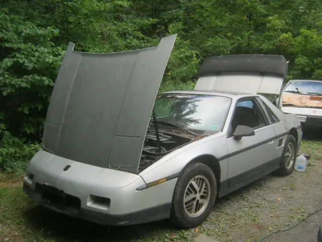 1986 Pontiac Fiero SE