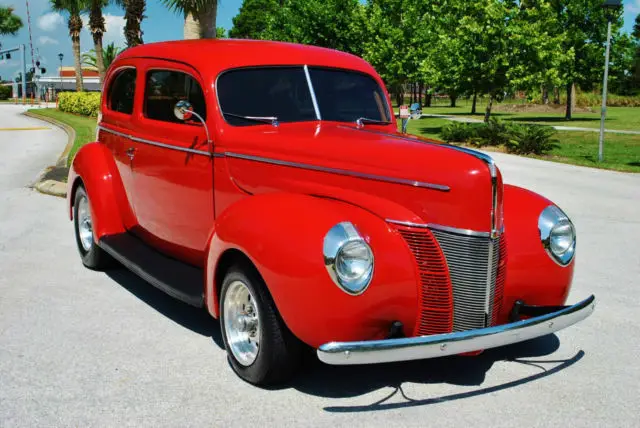 1940 Ford De Luxe Tudor Sedan Custom Street Rod 350 V8 A/C!