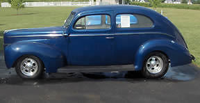 1940 Ford Deluxe 2 door Sedan