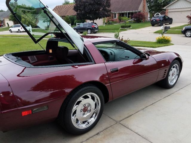 1993 Chevrolet Corvette Ruby red. Ruby leather loaded bose gold series