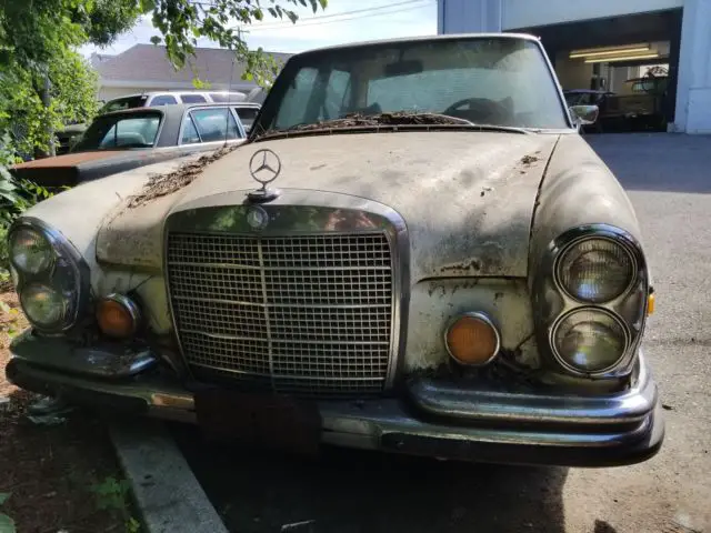 1971 Mercedes-Benz 200-Series