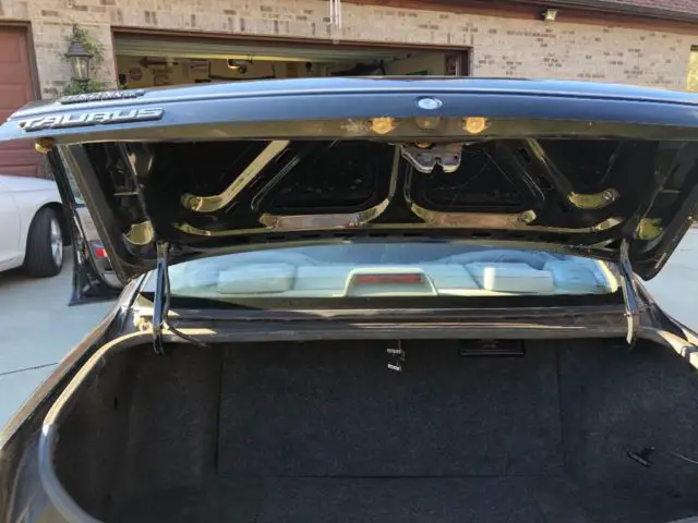 1989 Ford Taurus Grey and Black interior