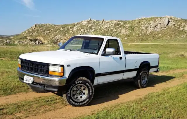 1991 Dodge Dakota 4X4 WITH CAMPER 5.2 V8