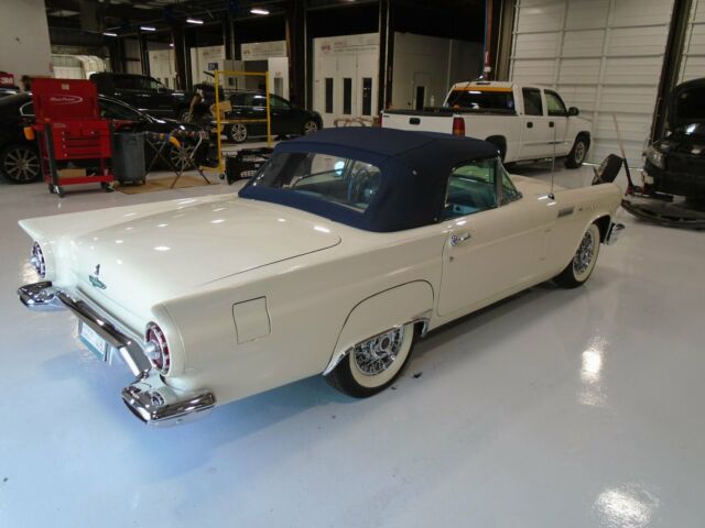 1957 Ford Thunderbird chrome/Blue