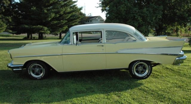 1957 Chevrolet Bel Air/150/210 Tudor Post