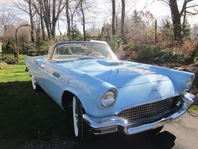 1957 Ford Thunderbird