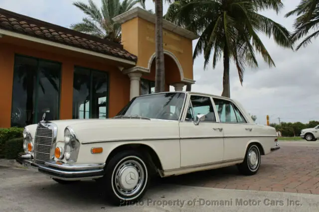 1971 Mercedes-Benz 200-Series