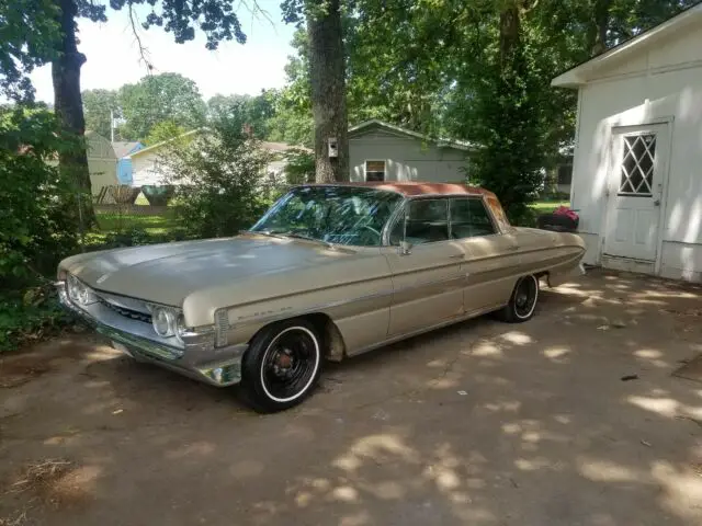 1961 Oldsmobile Eighty-Eight Holiday