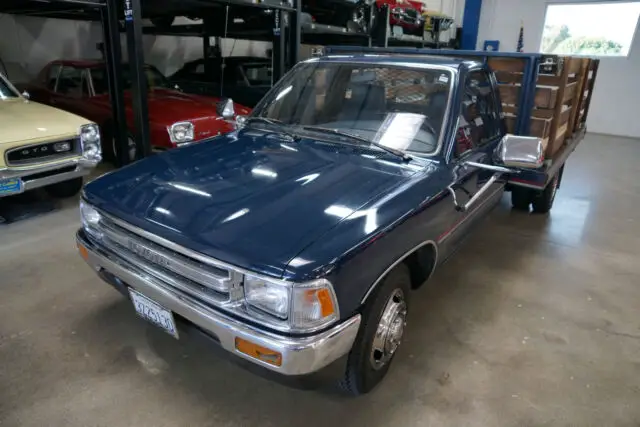 1989 Toyota Stake Bed 3.0L V6 5 spd Dual Wheel Pick Up Truck w --