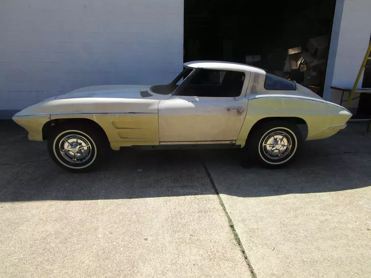 1963 Chevrolet Corvette TUXEDO BLACK/BLACK STING RAY SPORT COUPE