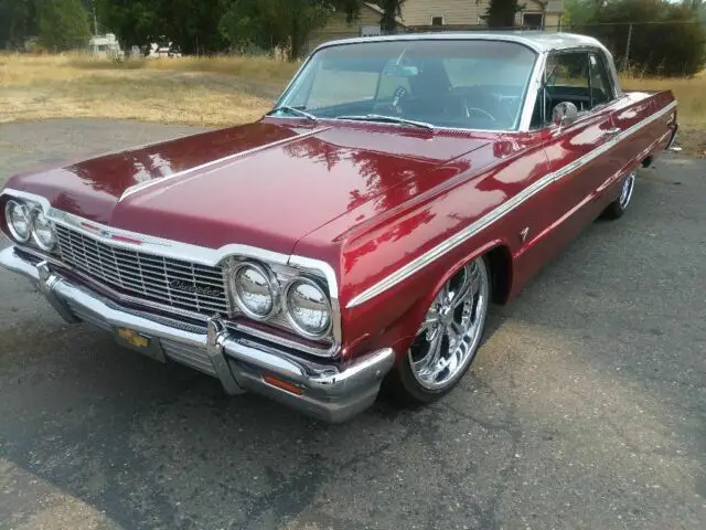 1964 Chevrolet Impala 2-door hard top Super Sport.