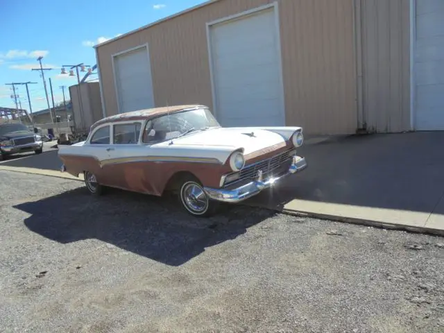 1957 Ford Fairlane custom300 sedan