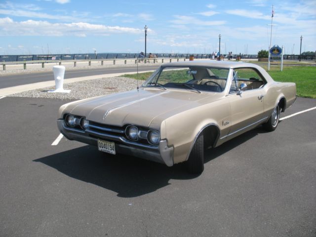 1967 Oldsmobile Cutlass Holiday Coupe