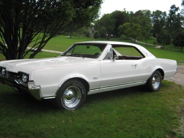 1967 Oldsmobile Cutlass 2-Door Hardtop Coupe