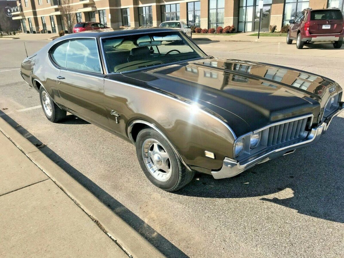 1969 Oldsmobile Cutlass holiday coupe